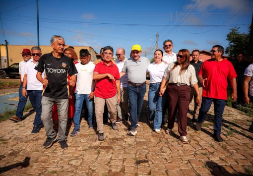 Senador Marcelo Castro anuncia asfaltamento de ruas em Morro do Chapéu