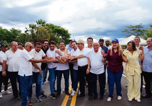 Marcelo Castro inaugura asfaltamento de avenida que dá acesso a Nazaré do Piauí