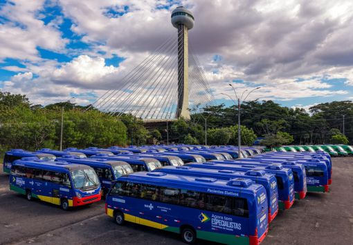 Marcelo Castro promove entrega de ambulâncias, micro-ônibus e unidades odontológicas para municípios do Piauí