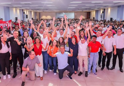 Base de Rafael Fonteles apresenta avanços da Educação e propostas para os próximos quatro anos durante plenária