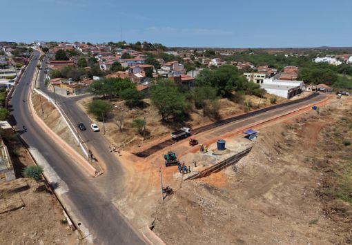 Obras de duplicação avançam em São Raimundo Nonato com início do asfalto na Rua Zedite de Oliveira Costa