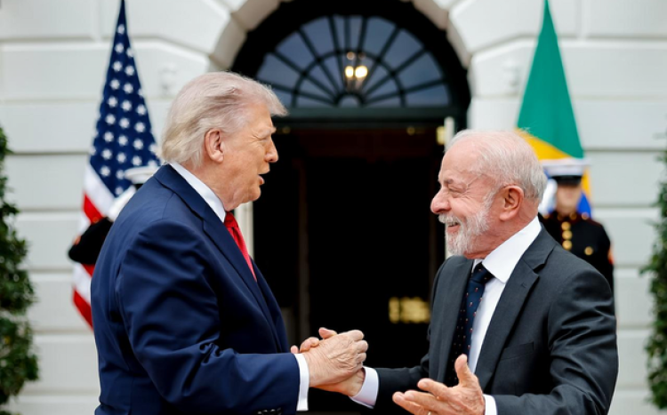 Lula e Trump se cumprimentam em evento do G7 na França